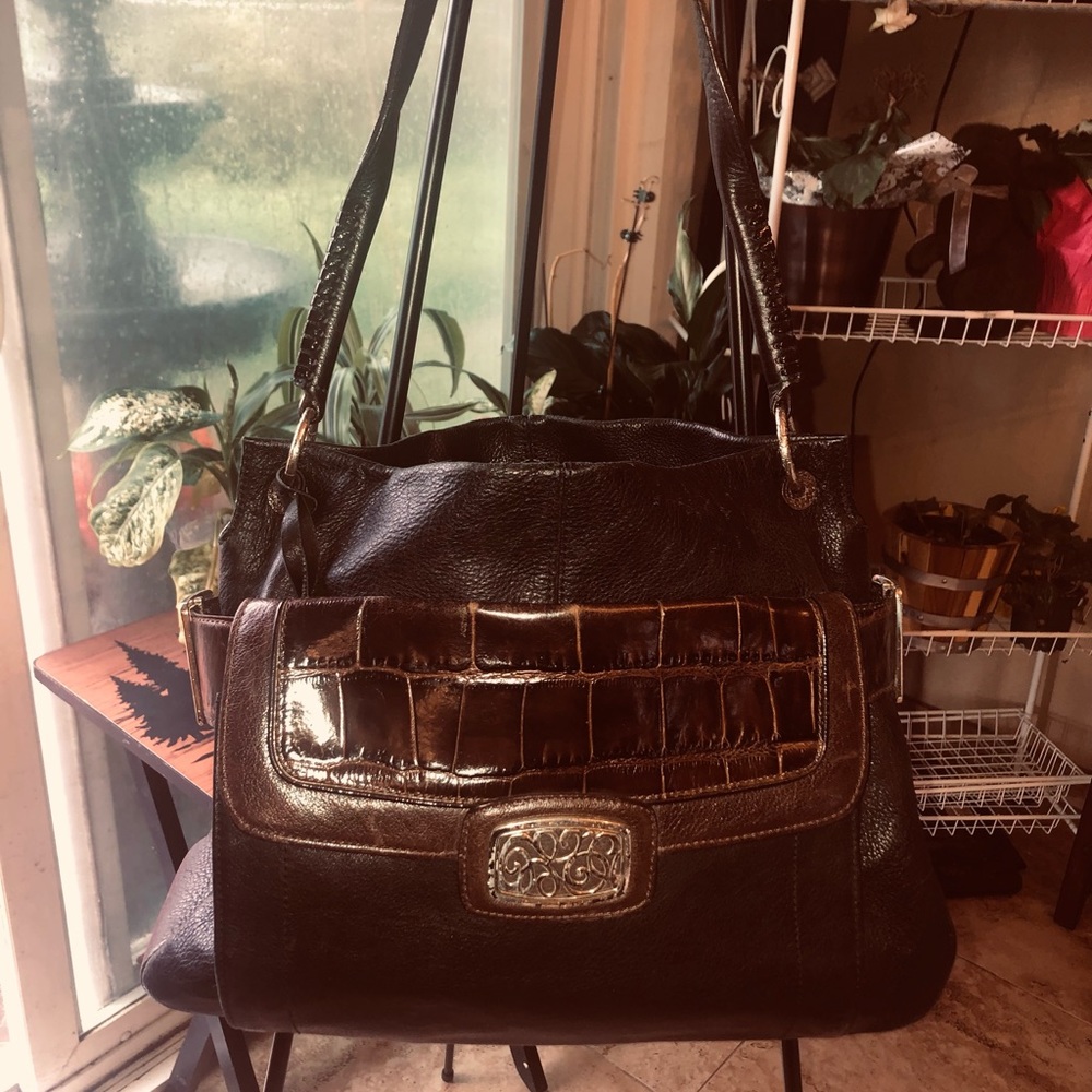 Right on shoulder bag excellent condition.
